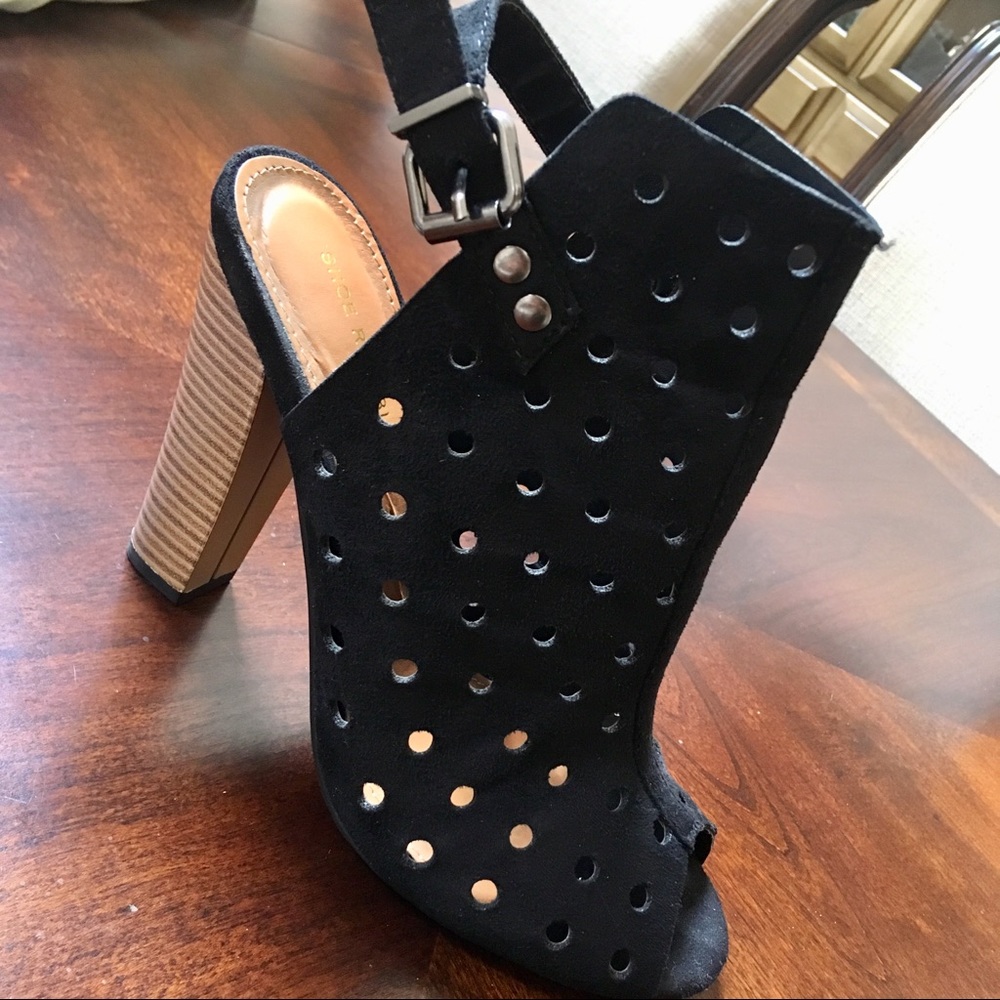 🔥Shoe Republic LA Peep Toe Heels 🔥 - Picture 5 of 7
